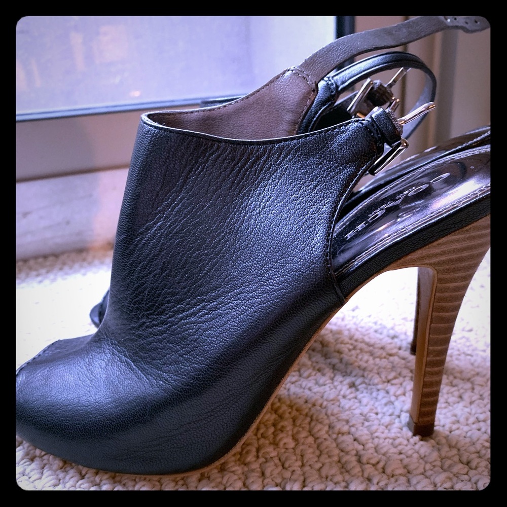 Coach *like new* Leather Sandals